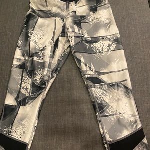 Cut out capri leggings